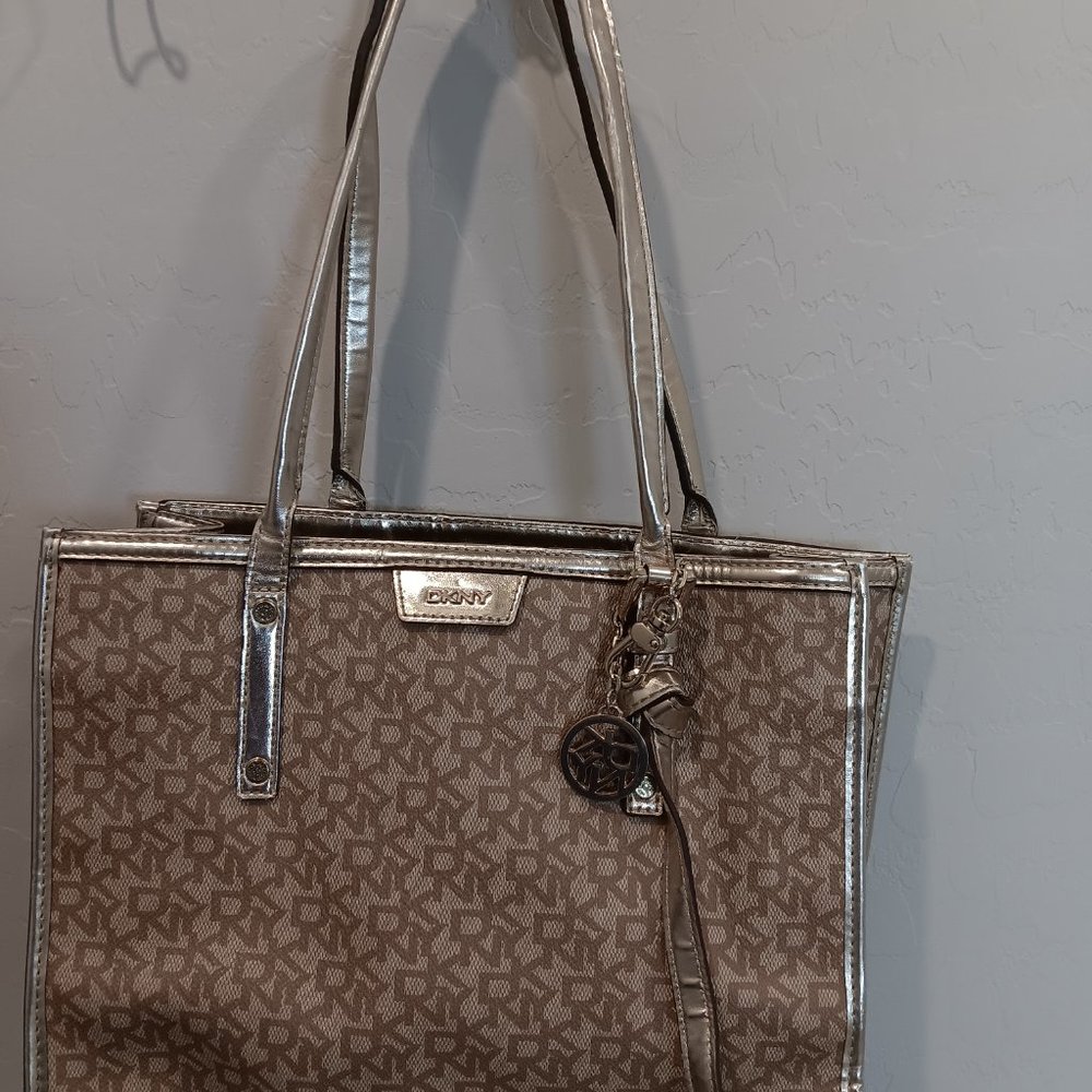 VINTAGE DKNY tan and gold purse Pre-Owned - Picture 5 of 6